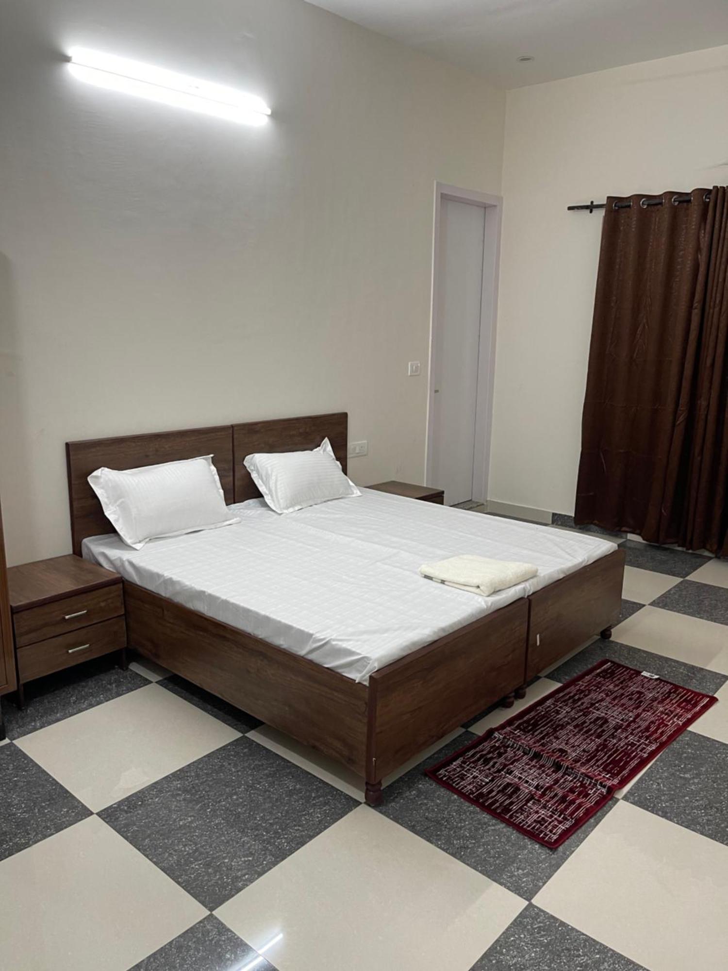 大诺伊达 Shrinath Residency酒店 外观 照片