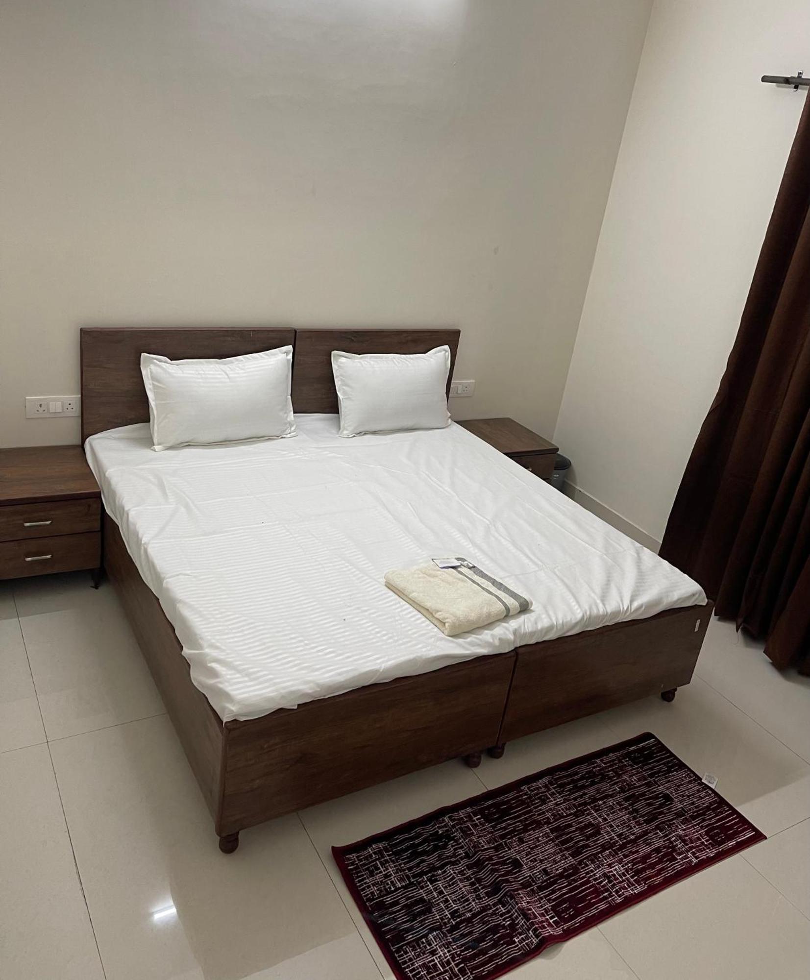大诺伊达 Shrinath Residency酒店 外观 照片